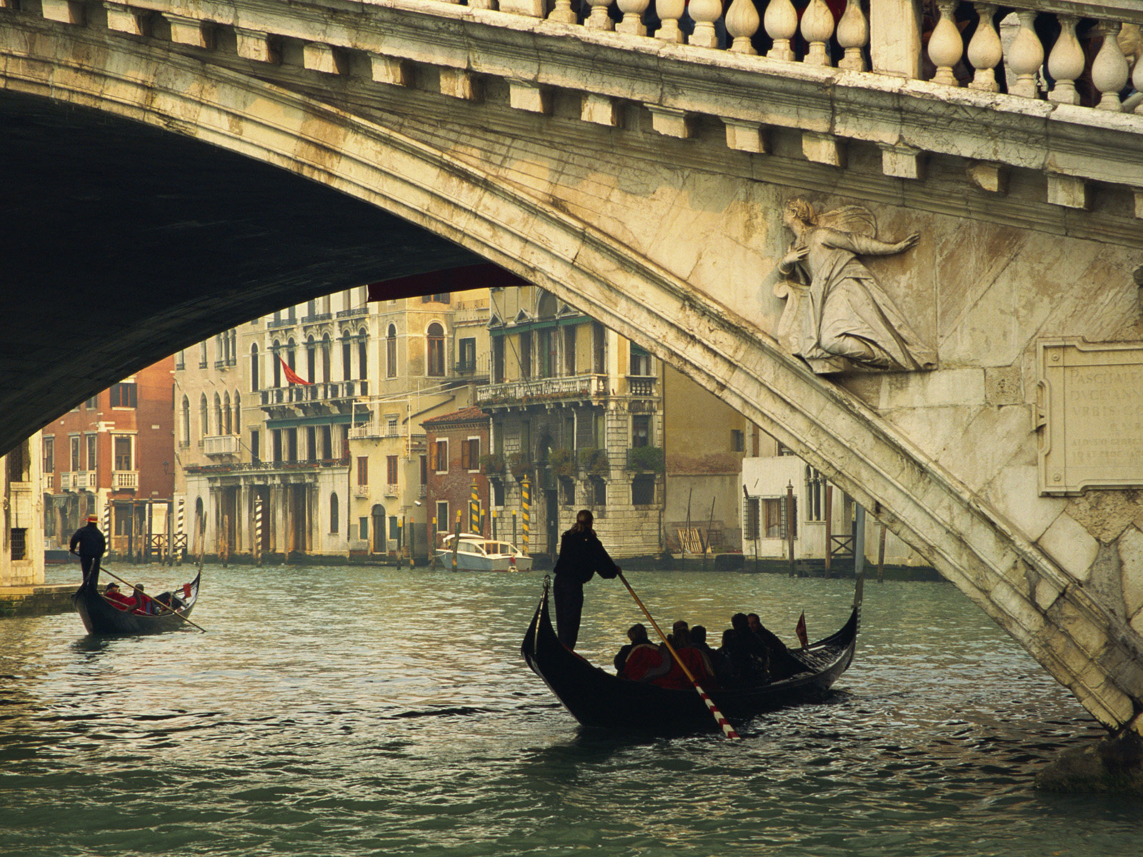 Gondolas_Rialto_Bridge