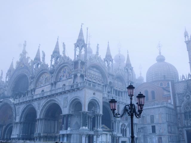 Fog_Over_the_Basilica