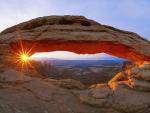 Mesa_Arch_at_Sunset