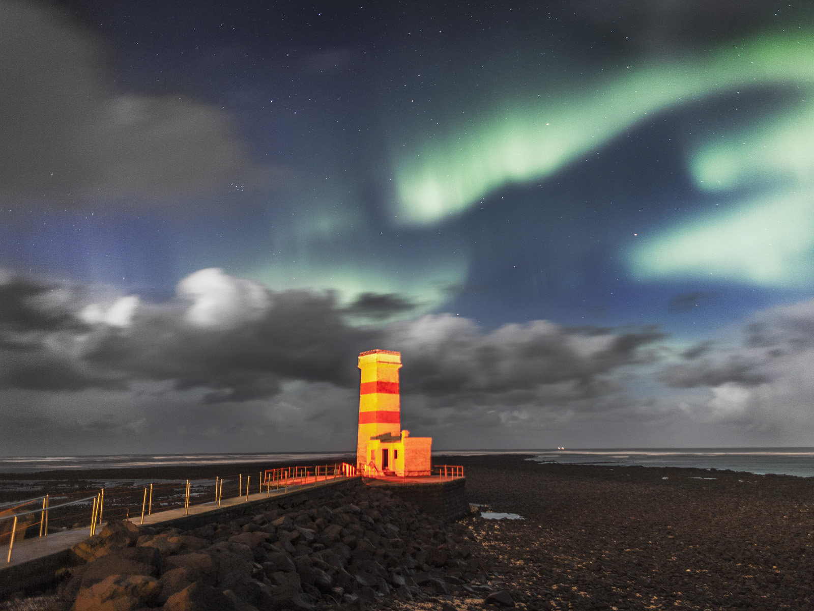 Northern_Lights_Ov