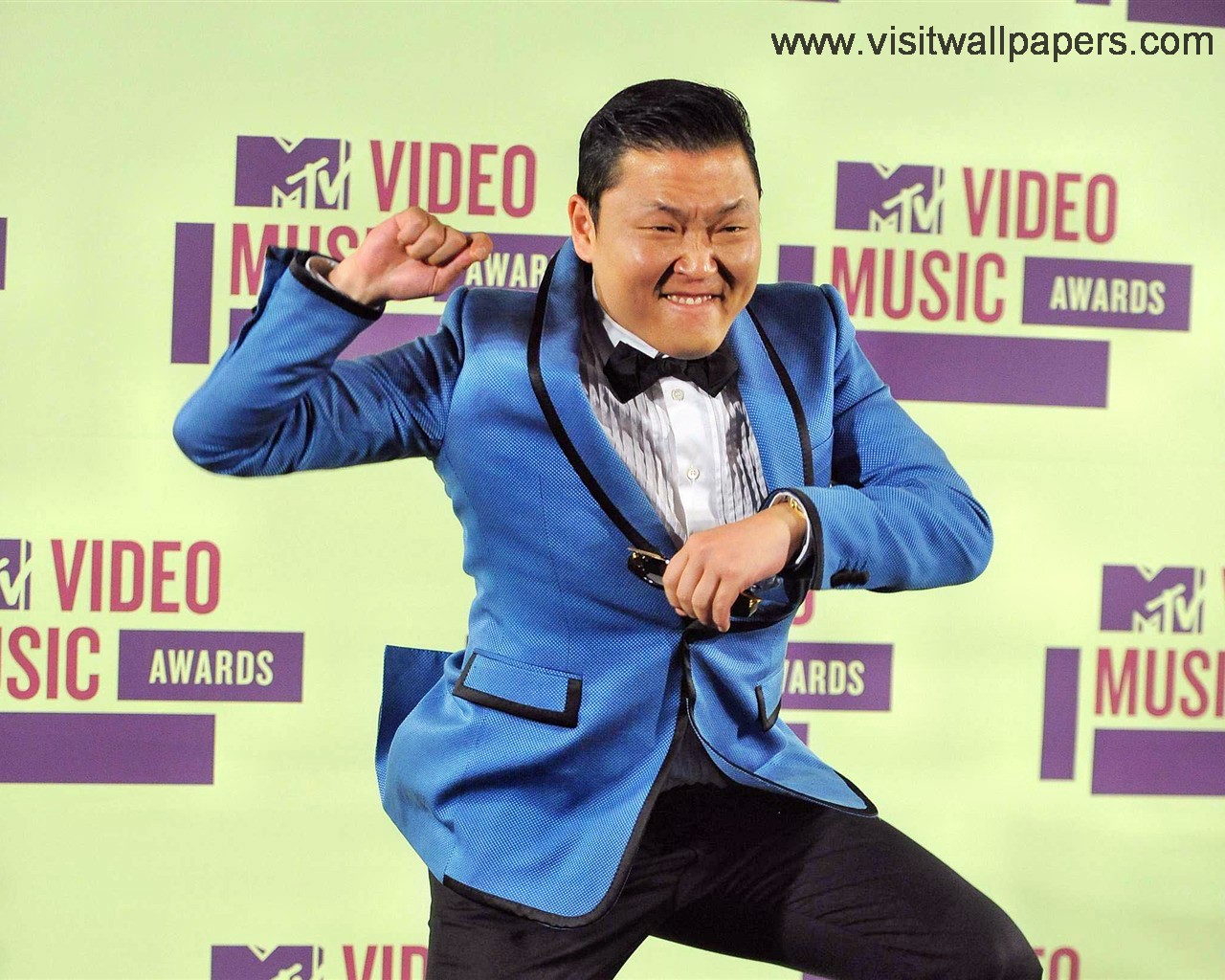 Gangnam_Style_PSY-13