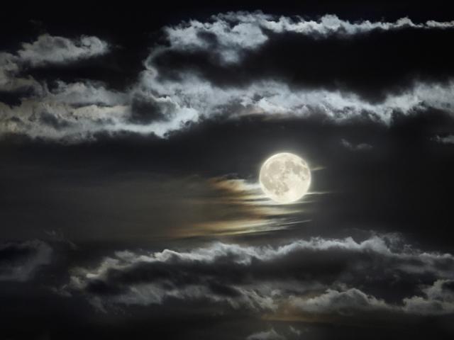 Mysterious_Moon